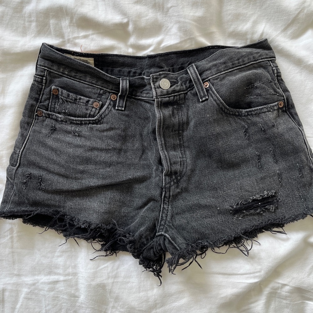 levi’s black wash denim shorts